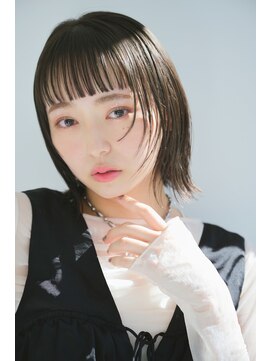 リトル 日田(little) ぱっつん前髪ネイビーグレー顔まわりカット