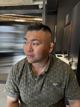 ザマンリバレッジニューヨーク(THE MAN LeverageNewYork) ロナウド風刈り上げフェードラインハイライトカラー:尾上 雄輝