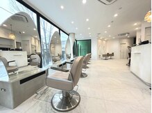 【自然光差し込む居心地のいい空間】ゆったりとしたセット面でくつろぎながらの施術☆