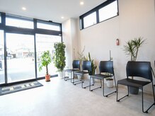 ジル バイサロンドジュン(JILL by salon de jun)の雰囲気（☆開放的な店内で日差しの心地よい空間）