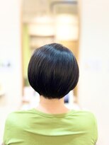ヘアー グリーン(hair green) 襟足すっきり丸みシルエットの上品ショートボブ