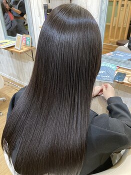 【★美髪縮毛矯正★】ダメージを最小限に抑えた施術で、今までにないナチュラルな艶髪ストレートに。