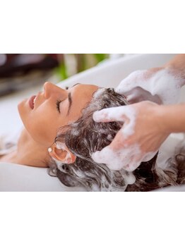 当店人気No.1【頭の筋肉からしっかりほぐす】酵素×筋膜リリースヘッドスパ／30分￥6,600～