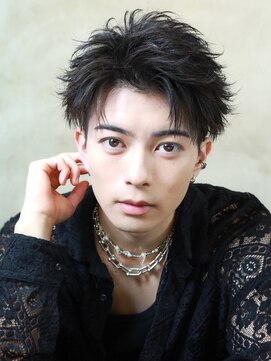 クロトヴィラ 天神大名(KUROT villa) 刈り上げアップバングフェザーショート