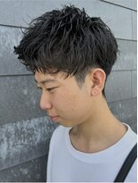 ヒュイル バイ ニアウ(Hwyl by Niau) MEN’S HAIRセンターパートスパイラルパーマニュアンスパーマ