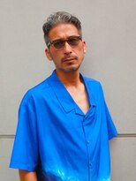 ガズル ハラジュク(GUZZLE HARAJUKU)&nbsp;刈り上げ白髪ワイルド1カールバーバースタイル