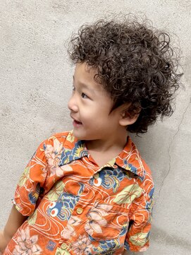 フジヤマバーバーショップ アジト(FUJIYAMA BARBER SHOP ajito) キッズカーリーパーマ×外国人風くるくるヘア