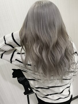 トムキャット(TOM CAT) 大人気！『ホワイトグレージュ』