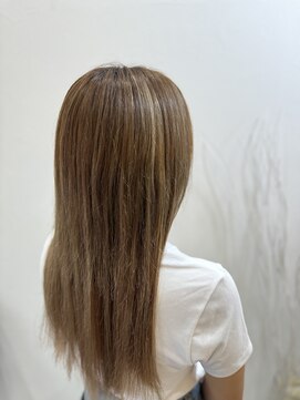 ラビス クローバー(Lovis clover) エクステでつくるベージュカラー