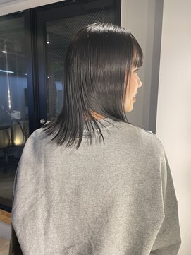ヌープヘアーアイス(NUUP.hair ici) 20代30代寒色系カラーシースルーバンク艶感ストレート透明感