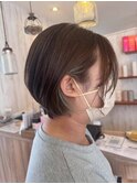 セミロングからバッサリ丸みのあるショートカットに