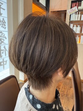 テン(TEN) ソフトな魅力のコンパクトヘア