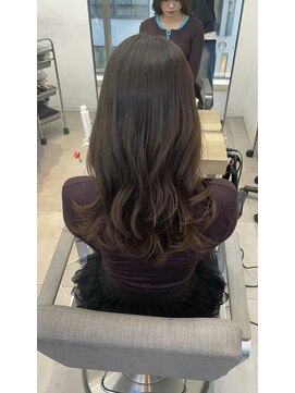 エラ(Ella) 柔らかオリーブブラウン×髪質改善カラー