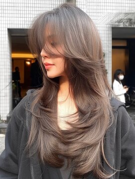 イル(iLe.) レイヤーカット/ウルフカット/バタフライレイヤー/外ハネボブ