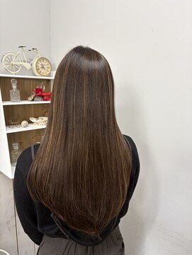 クロムス(clomus) まとまるのに重く見えないロングヘア