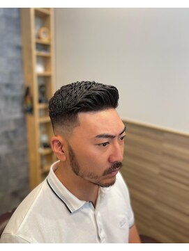 銀座マツナガ 神田店 30代40代メンズ刈り上げフェードスタイルかき上げ短髪ワイルド