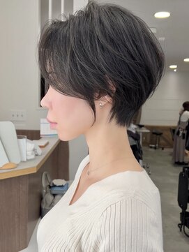 ビュー フクオカ(VIEW FUKUOKA) モードに大人可愛いダークアッシュイメチェンショートボブ