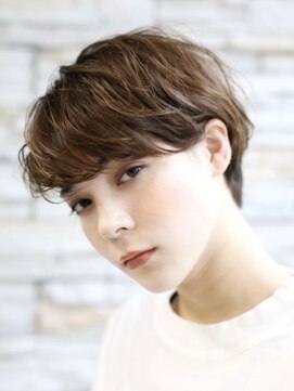 ルーツ(ROOTS) 手入れ簡単・耳かけショートボブ！