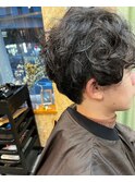スーツ短髪ツーブロック束感モテる黒髪シークレットパーマ流行