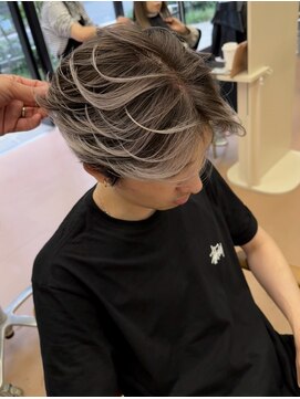 ヌエン 渋谷(NU/EN) メンズシャドールーツ　センターパート