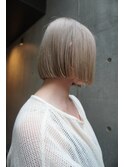 ハイトーン/ホワイトベージュ/ミニボブ/ぷつんとボブ
