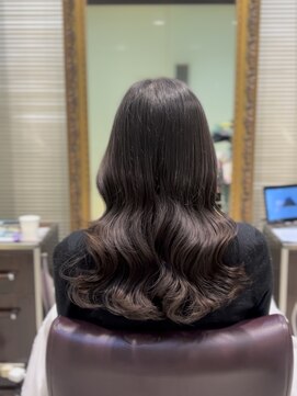 アピッシュ アオヤマ(apish AOYAMA) セミロングのデジタルパーマ