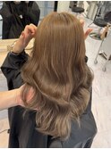 オリーブベージュ