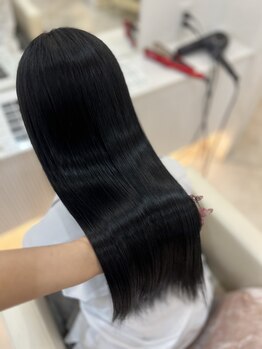 シャルム バイ アローズ 久留米店(CHARM BY AROSE)の写真/髪の傷みを最小限に抑えた施術で嬉しい♪ダメージレスで、ナチュラルなうるツヤストレートが叶う!