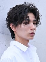 フィフス(fifth)&nbsp;原宿緩めツイストスパイラルパーマセンターパートビジネスヘア