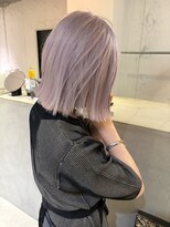 ルーム(Loom.)&nbsp;抜きっぱ　ケアブリーチ ブロンド ラベンダー 切りっぱなしボブ