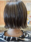 ハイライトで立体感！切りっぱなしボブ