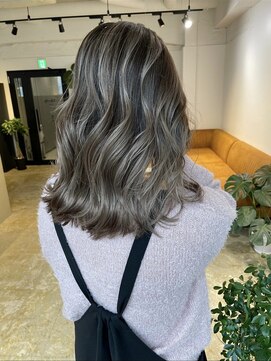 メリー オオサカ(Merly Osaka) まろやかグレージュ バレイヤージュ_white greige color_