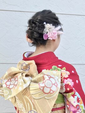 アヴァン(avant) 〈avant〉くるりんぱ＆ツイスト編みのシニヨン振袖ヘアアレンジ