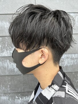 ヒュイル バイ ニアウ(Hwyl by Niau) メンズマッシュパーマ波巻スパイラルパーマニュアンスパーマ