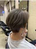 白髪活かしたグレイカラー