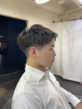 メリケンバーバーショップ フクオカ(MERICAN BARBERSHOP FUK) 波巻き束感ショートツーブロックマッシュアップバングコンマヘア