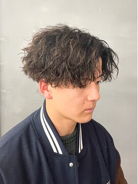 バース バイ ハピネス(BIRTH by happiness) men's ツイストスパイラルパーマ　ツイスパセンターパート