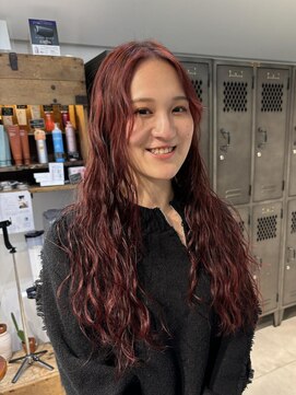 ナループロアツム(Nalu pu loa Tsum) 深みレッド/ウェーブパーマ/ロングパーマ/赤髪