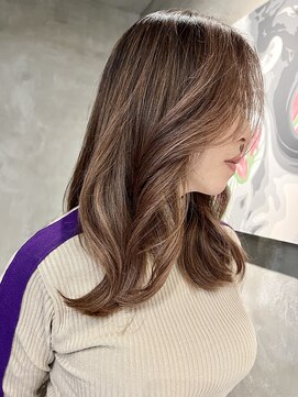 ブルックス バレイヤージュ ハイライト レイヤーカット ショート ボブ