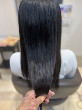 ヴィヴァーチェイルソーレ(VIVACE ilsole) 20代30代40代髪質改善カラーアッシュブラック艶感ストレート