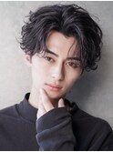 スーツ短髪ツーブロック束感モテる黒髪シークレットパーマ流行