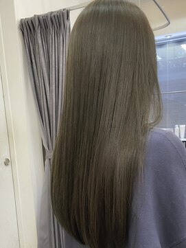 ヘアーアイスカルテット(HAIR ICI QUARTET) 冬の透明感◎オリーブ韓国艶カラーロング