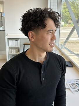 ライン(LYNE) メンズカット/メンズパーマ/センターパート/ツーブロック