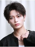 黒髪フェザーショート