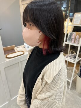 ヘアデザイン ソラ(Sola) ビビットピンクインナーカラー+ナチュラル黒髪暗髪