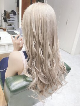 デイズ(days) ホワイトグレージュカラーミルクティーカラー成人式ヘアカラー