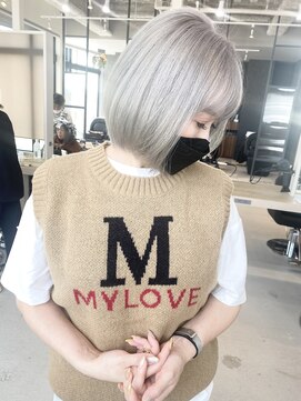 リア 布施店(Lia) ホワイトシルバー