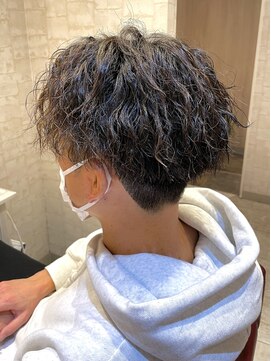 クオリア(Quaria) 波打ちルーズツイストスパイラルパーマ