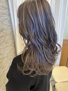 エブリ(every)の写真/【当日予約OK】オシャレも楽しめる上品なグレーカラーはeveryへ。仕上がりへの満足度は◎