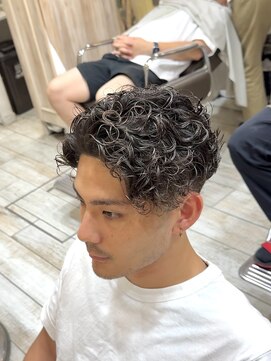 グルーマーズトウキョウ(GROOMER/S TOKYO) ラルフカール　フェード　海外風　センターパート　かきあげ